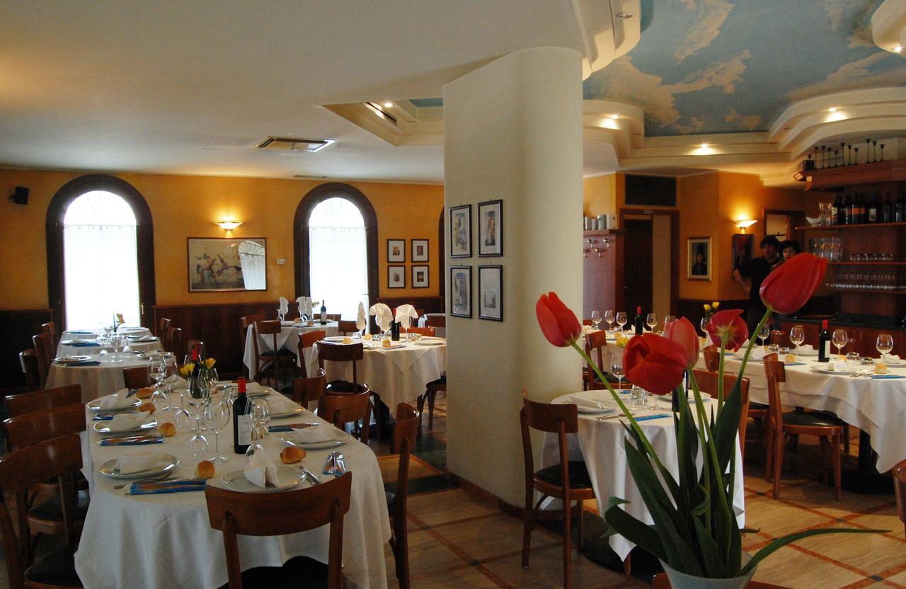 Hotel Ristorante Regina Mozzanica Exterior photo